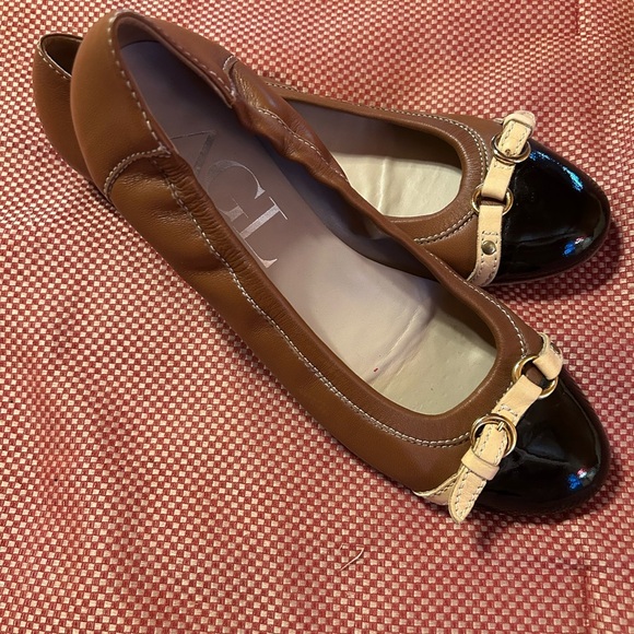AGL Brown and Black Flats with Cream Accents - Picture 2 of 6